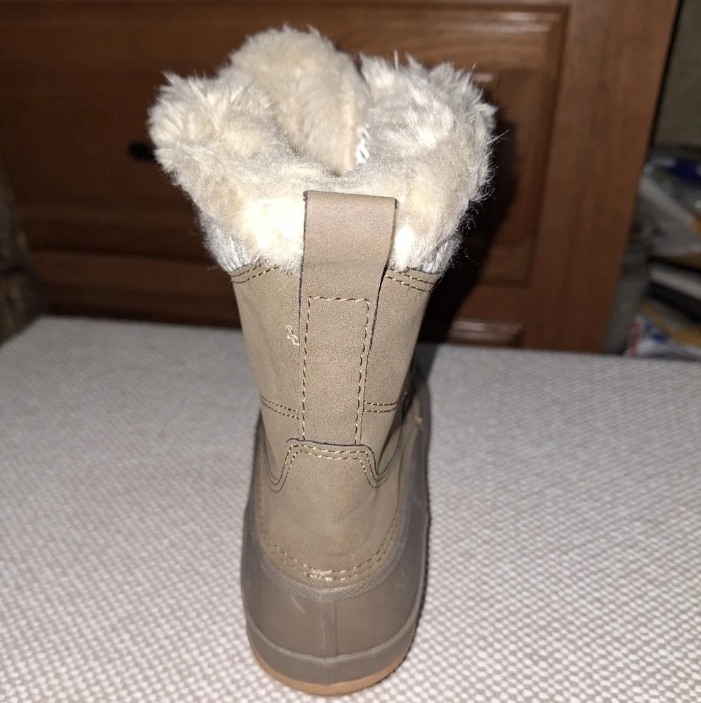 Khombu Kerigan Brown Fur-Lined Winter Boots with Purple Laces